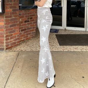 Super cute high wasted flare jeans!